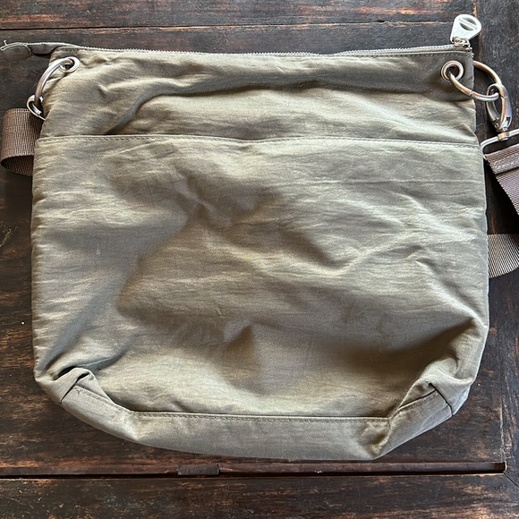 Baggalini Crossbody bag with OODLES OF POCKETS! - Picture 8 of 8